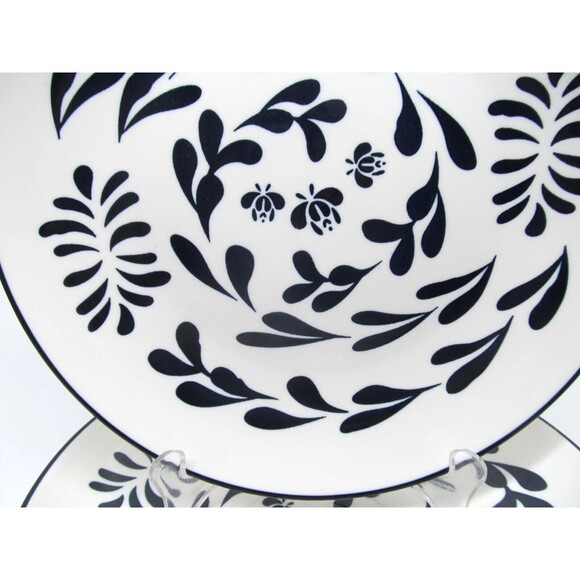 Orly Maison New York 10” Dinner Plates Navy & White Set of 2 - Picture 3 of 16